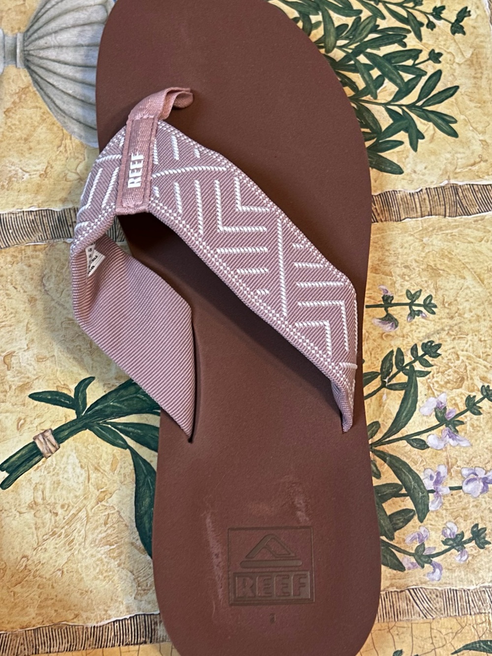Ladies REEF pink sandals, flip flops Size 9